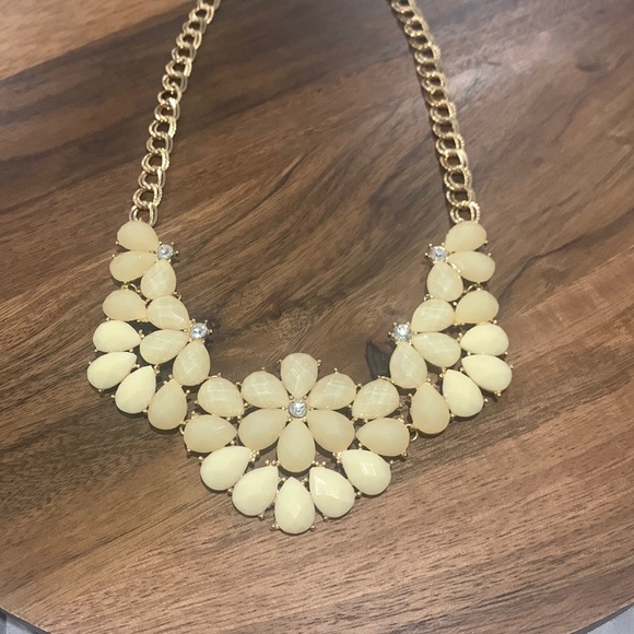 Gold statement necklace - Picture 1 of 4